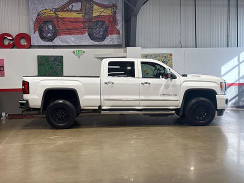 Used 2017 GMC Sierra 3500 Denali image 4