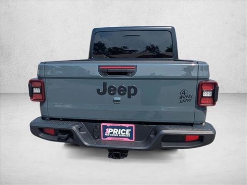 Used 2025 Jeep Gladiator Sport AWD/4WD image 6