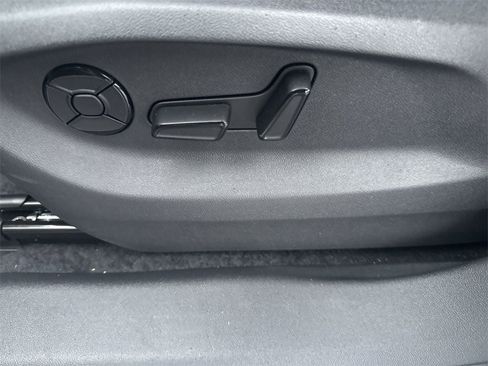 New 2026 Volkswagen Tiguan SE R-Line image 10