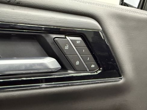 Used 2026 GMC Yukon Denali w/ Sun & Power Step Package image 11