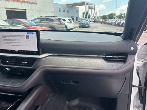 Used 2025 Ford Explorer Platinum RWD image 13