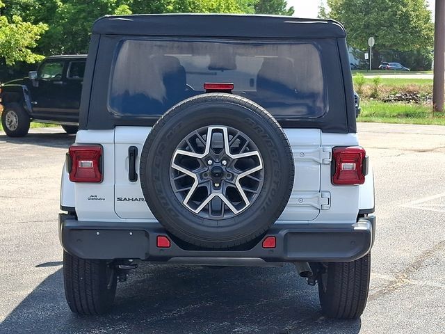 Certified 2025 Jeep Wrangler Unlimited Sahara w/ Safety Group AWD/4WD image 3