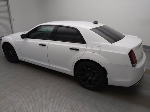Used 2019 Chrysler 300 S RWD image 3