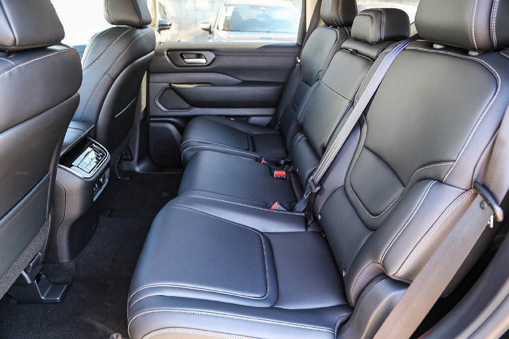 Used 2025 Nissan Armada SV AWD/4WD image 20