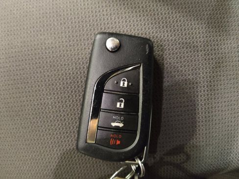 Used 2025 Toyota Corolla LE FWD image 32