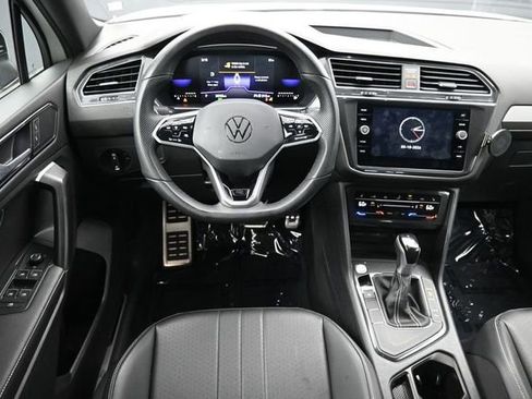 Used 2023 Volkswagen Tiguan SE R-Line FWD image 9