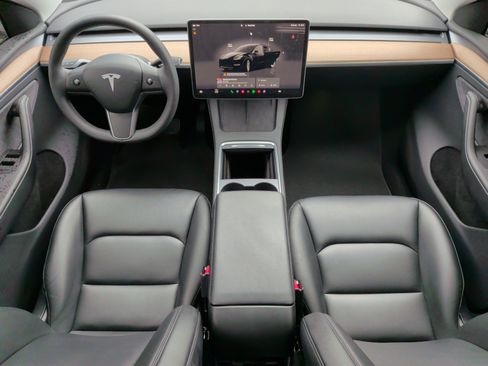 Used 2023 Tesla Model Y Long Range image 30