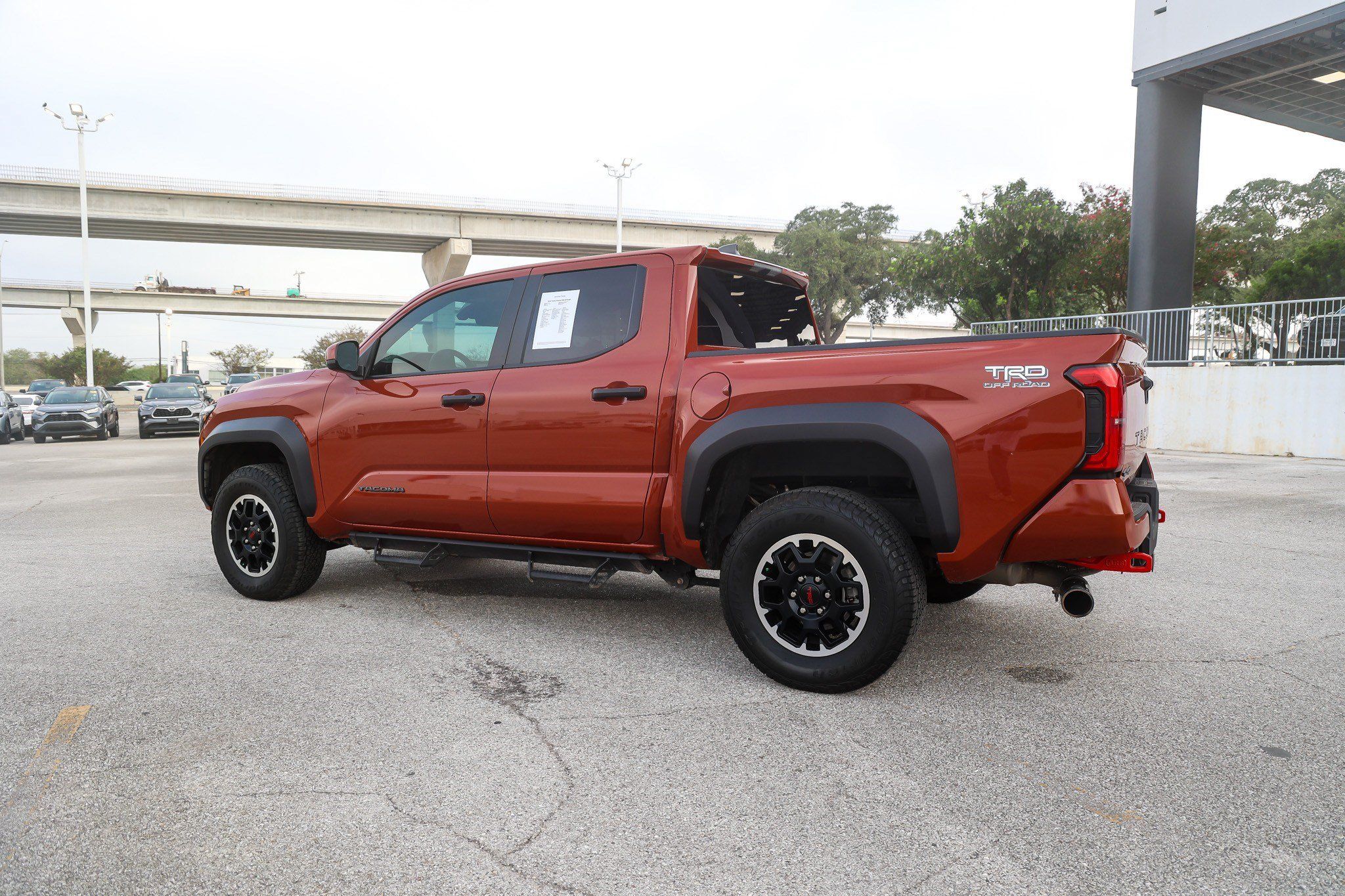 Certified 2025 Toyota Tacoma TRD Off-Road AWD/4WD image 10