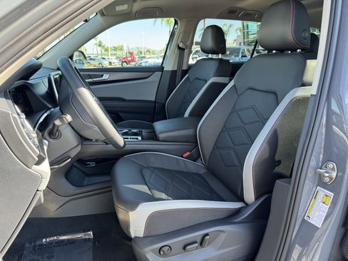 Used 2026 Volkswagen Atlas Peak Edition AWD/4WD image 16