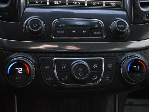 Used 2017 Chevrolet Impala LT image 28