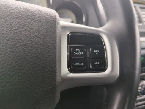 Used 2014 Dodge Challenger SXT image 21