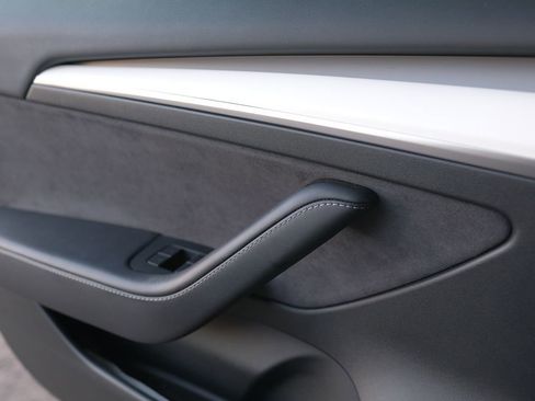 Used 2023 Tesla Model 3 Standard Range image 11