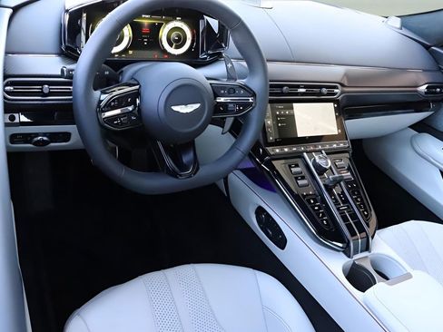 Used 2026 Aston Martin V8 Vantage Coupe image 15