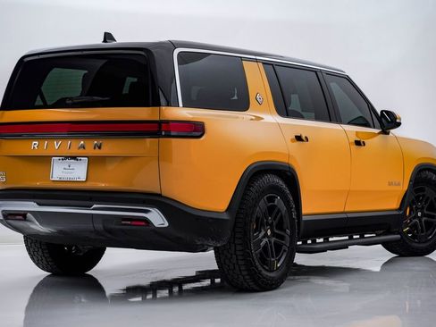 Used 2023 Rivian R1S Adventure image 9