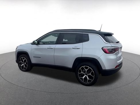 Used 2025 Jeep Compass Limited image 10