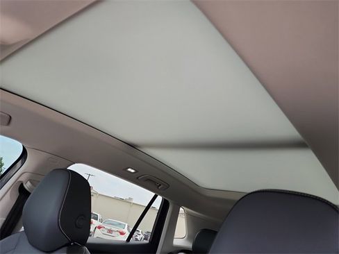 New 2025 Volkswagen Tiguan SE image 26