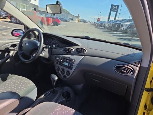 Used 2002 Ford Focus ZX3 Hatchback image 13