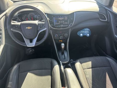 Certified 2022 Chevrolet Trax LT w/ LT Convenience Package image 11