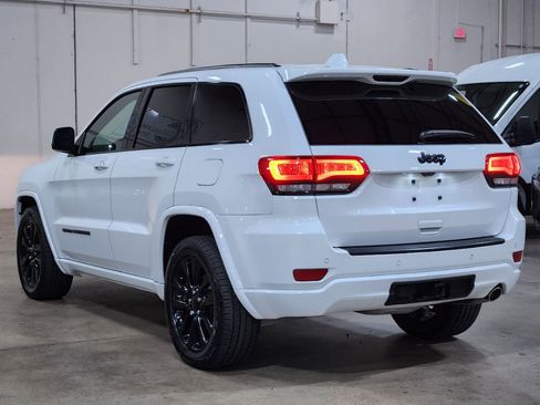 Used 2019 Jeep Grand Cherokee Altitude image 11