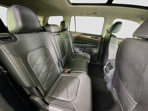 Used 2024 Volkswagen Atlas SE w/ Panoramic Sunroof Package FWD image 34