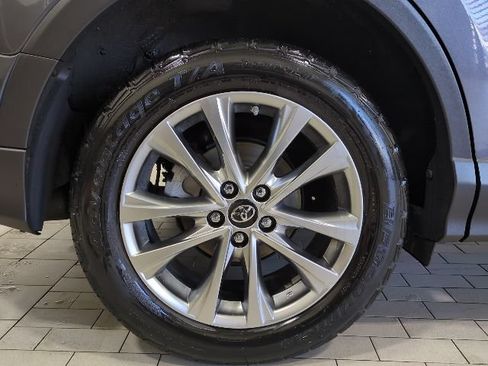 Used 2018 Toyota RAV4 Limited w/ Advanced Technology Package AWD/4WD image 26