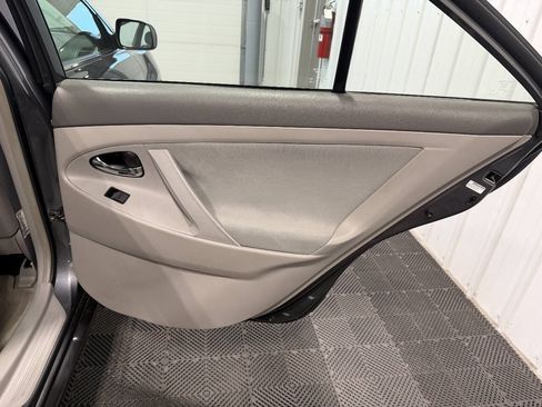 Used 2009 Toyota Camry LE FWD image 15