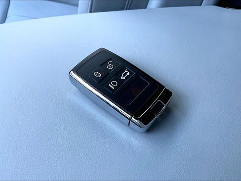 Used 2025 Land Rover Range Rover Sport image 10