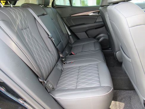 Used 2023 Buick Envision Avenir image 32