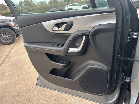 Used 2025 Chevrolet Blazer LT image 18