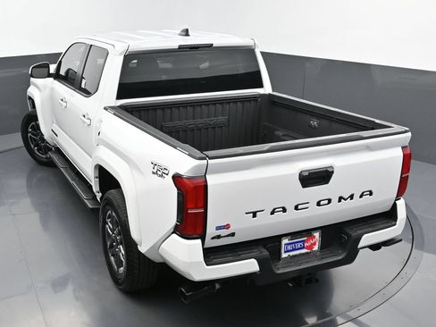 Used 2024 Toyota Tacoma TRD Sport AWD/4WD image 32