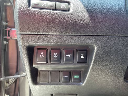 Used 2020 Nissan Rogue SV FWD image 16