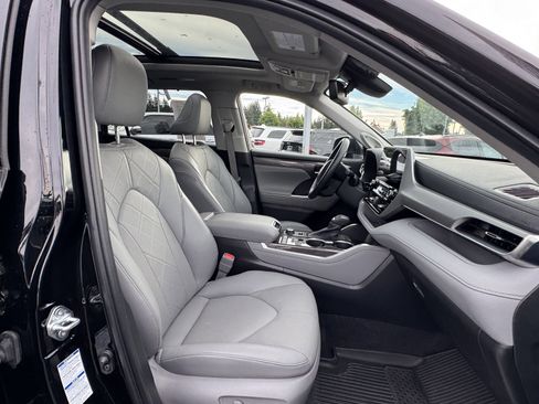 Used 2022 Toyota Highlander Platinum image 8