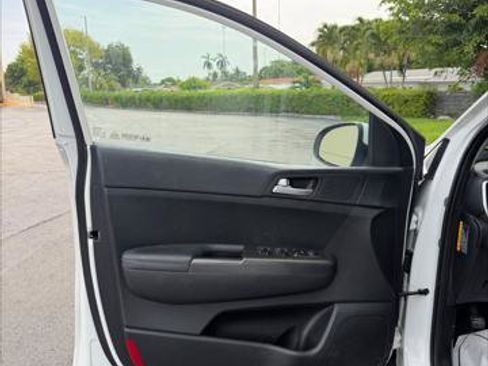 Used 2022 Kia Sportage LX FWD image 21