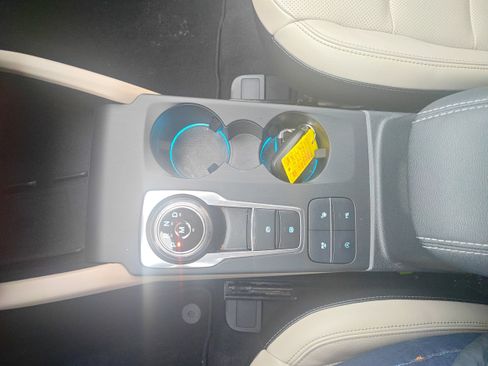 Used 2020 Ford Escape Titanium image 17