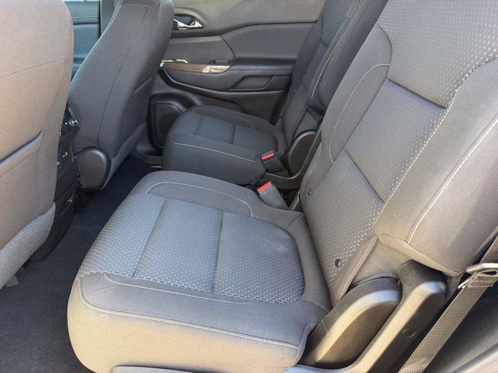 Used 2022 GMC Acadia SLE w/ Driver Convenience Package FWD image 11
