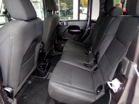 Used 2021 Jeep Gladiator Sport image 13