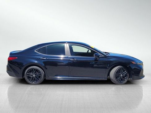 Used 2025 Toyota Camry SE image 3