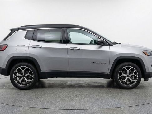 Used 2025 Jeep Compass Limited image 11