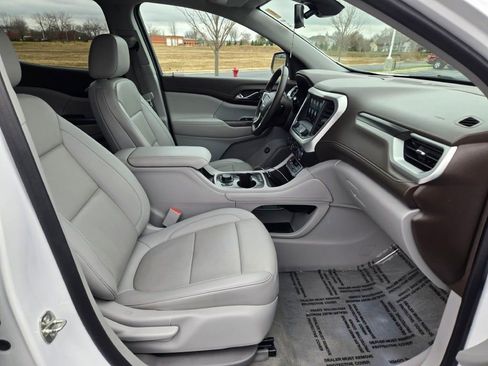 Used 2023 GMC Acadia SLT image 6
