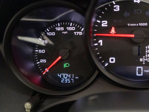 Used 2017 Porsche 718 Boxster RWD image 22