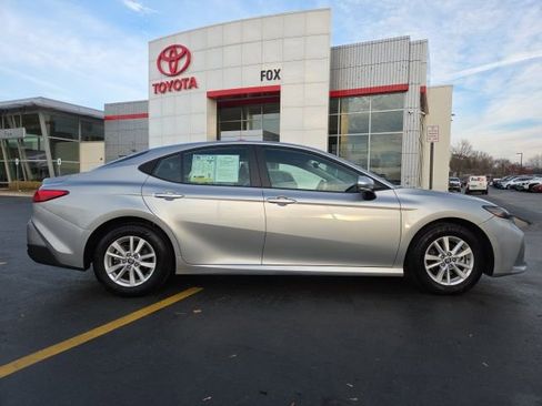 Used 2025 Toyota Camry LE image 8