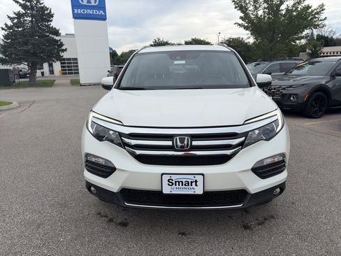 Used 2017 Honda Pilot Elite image 2
