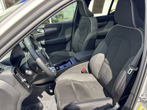 Used 2025 Volvo XC40 B5 Plus AWD/4WD image 18