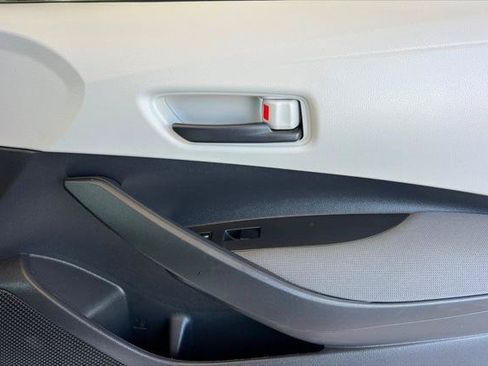 Certified 2022 Toyota Corolla LE FWD image 17