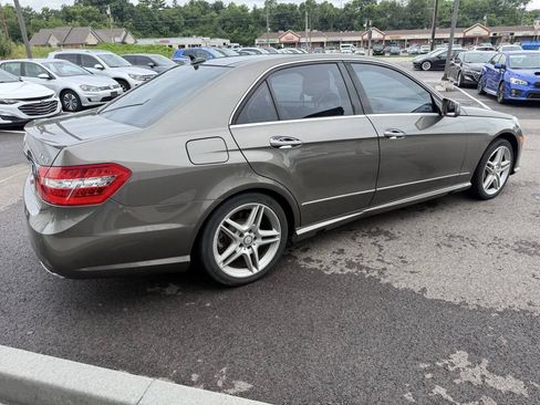 Used 2011 Mercedes-Benz E 550 4MATIC Sedan w/ Premium 2 Pkg image 6
