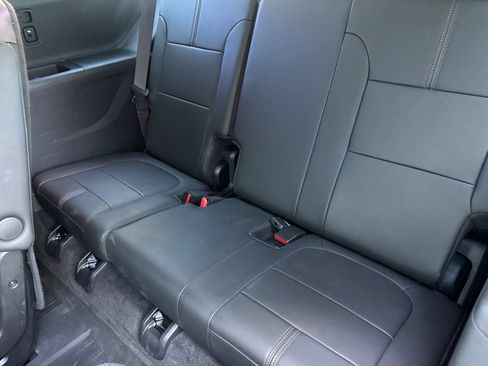 Used 2023 Chevrolet Traverse RS AWD/4WD image 18