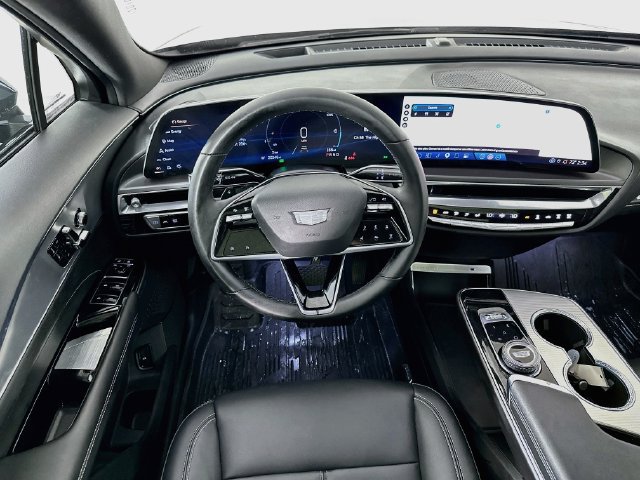 Used 2024 Cadillac Lyriq Tech AWD/4WD image 3