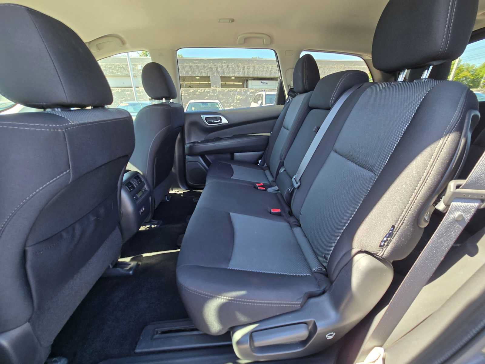 Used 2019 Nissan Pathfinder SV AWD/4WD image 16
