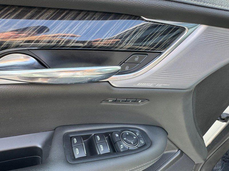 Used 2020 Cadillac XT6 Premium Luxury AWD/4WD image 17