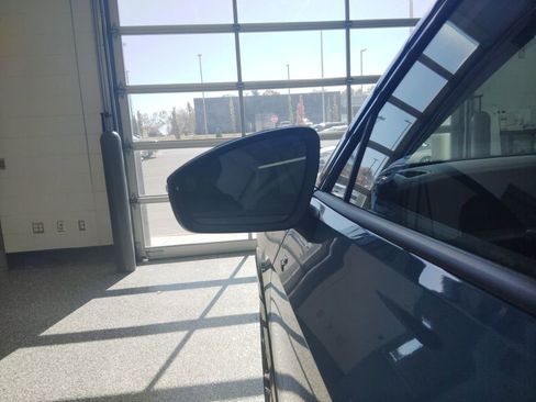 New 2026 Volkswagen Tiguan SE R-Line AWD/4WD image 6